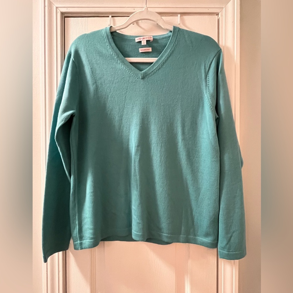 Peter Millar women’s 💯 merino wool v neck sweater size large